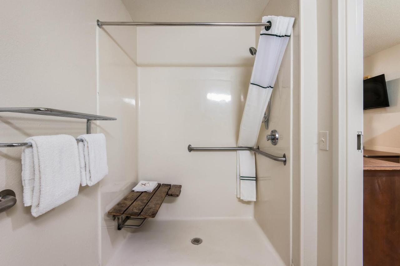 Hometowne Studios By Red Roof Kansas City - Worlds Of Fun Extérieur photo