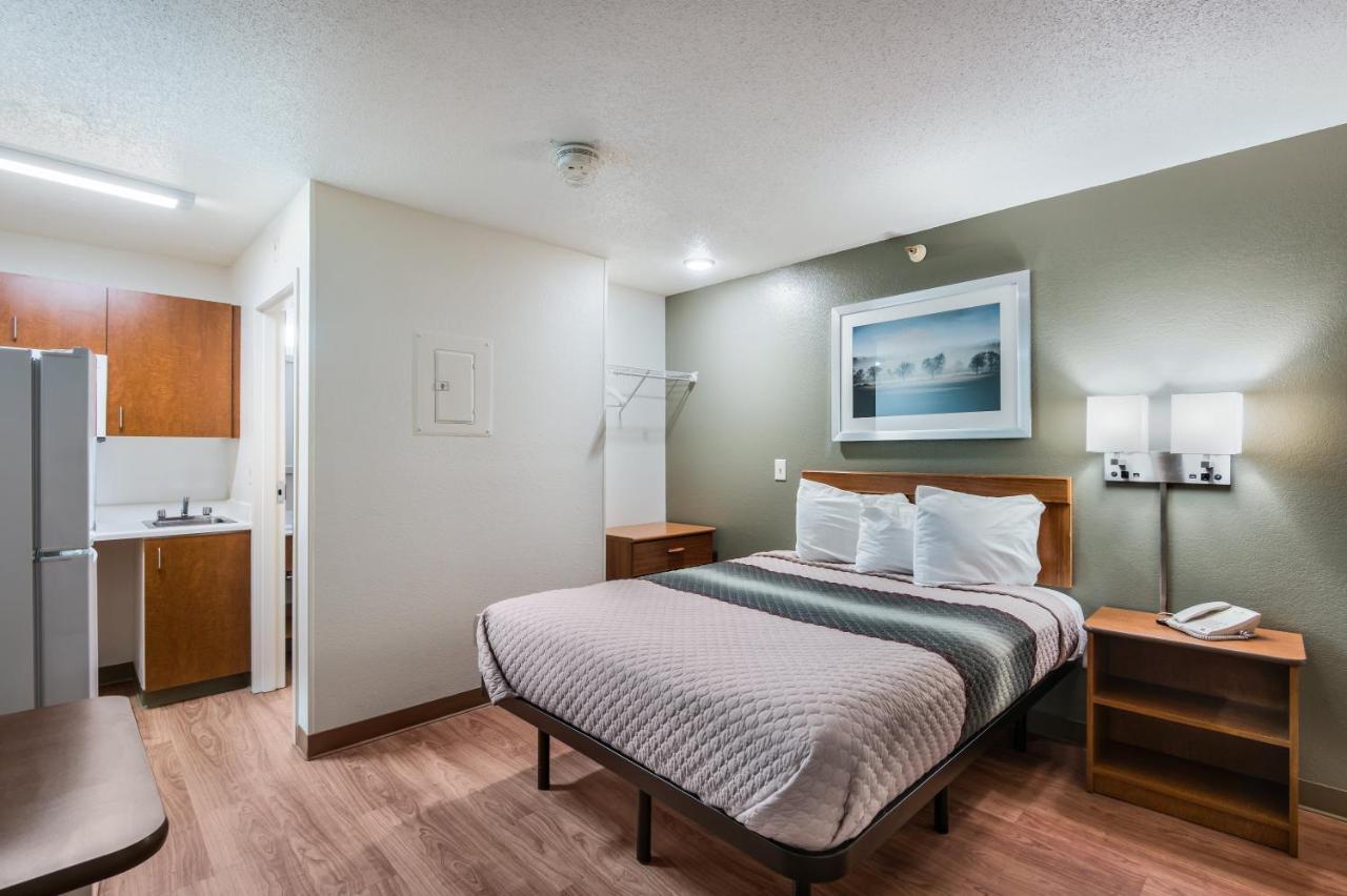 Hometowne Studios By Red Roof Kansas City - Worlds Of Fun Extérieur photo