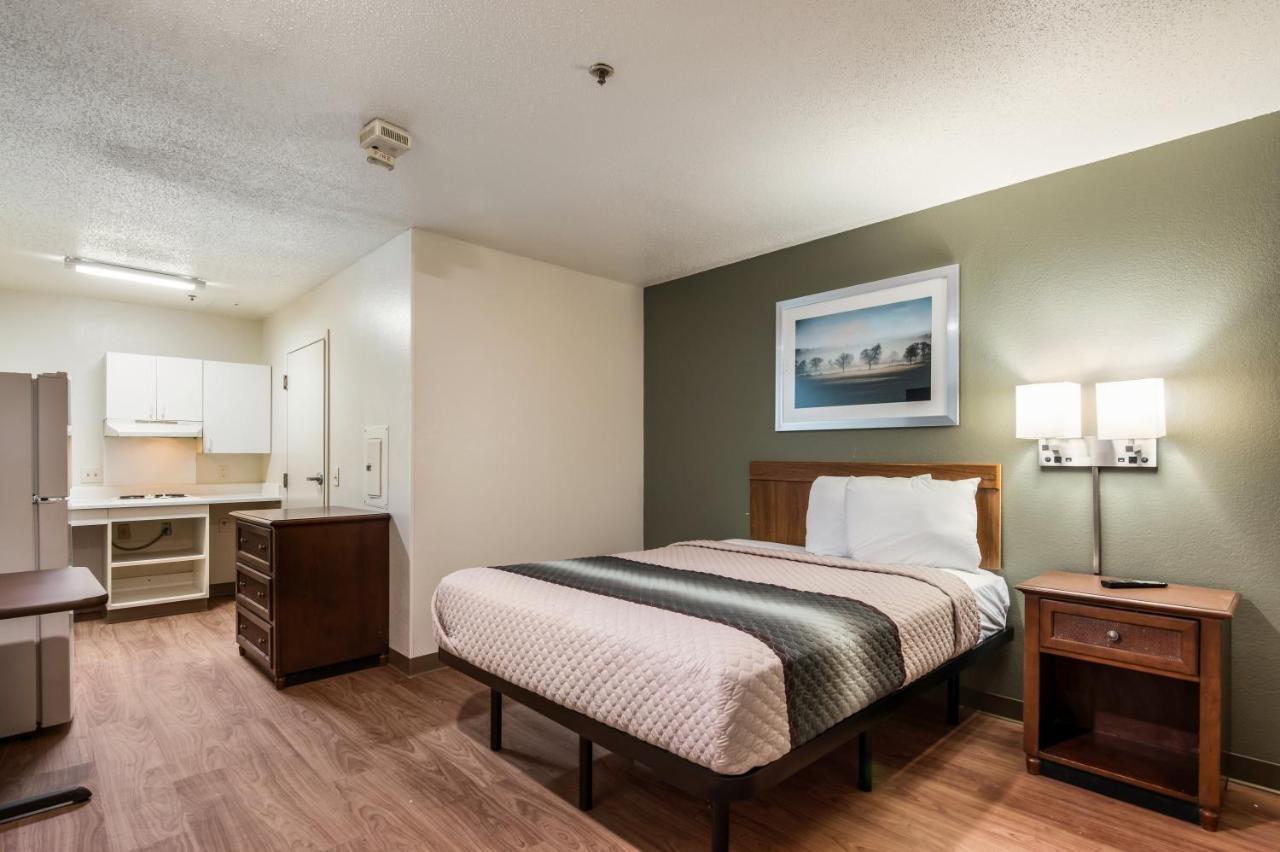 Hometowne Studios By Red Roof Kansas City - Worlds Of Fun Extérieur photo