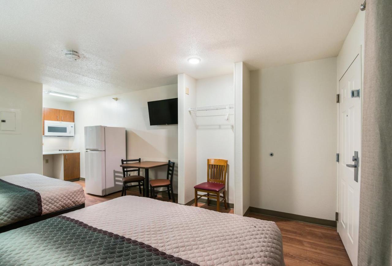 Hometowne Studios By Red Roof Kansas City - Worlds Of Fun Extérieur photo