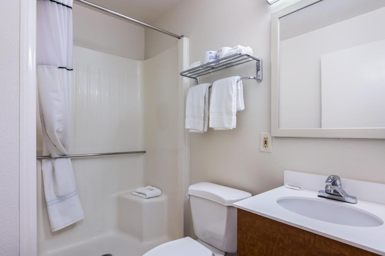 Hometowne Studios By Red Roof Kansas City - Worlds Of Fun Extérieur photo